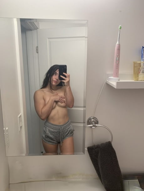 Özgürlüğüne Düşkün Escortlardan İnce Yapılı Simge Kartal Bölgesinde